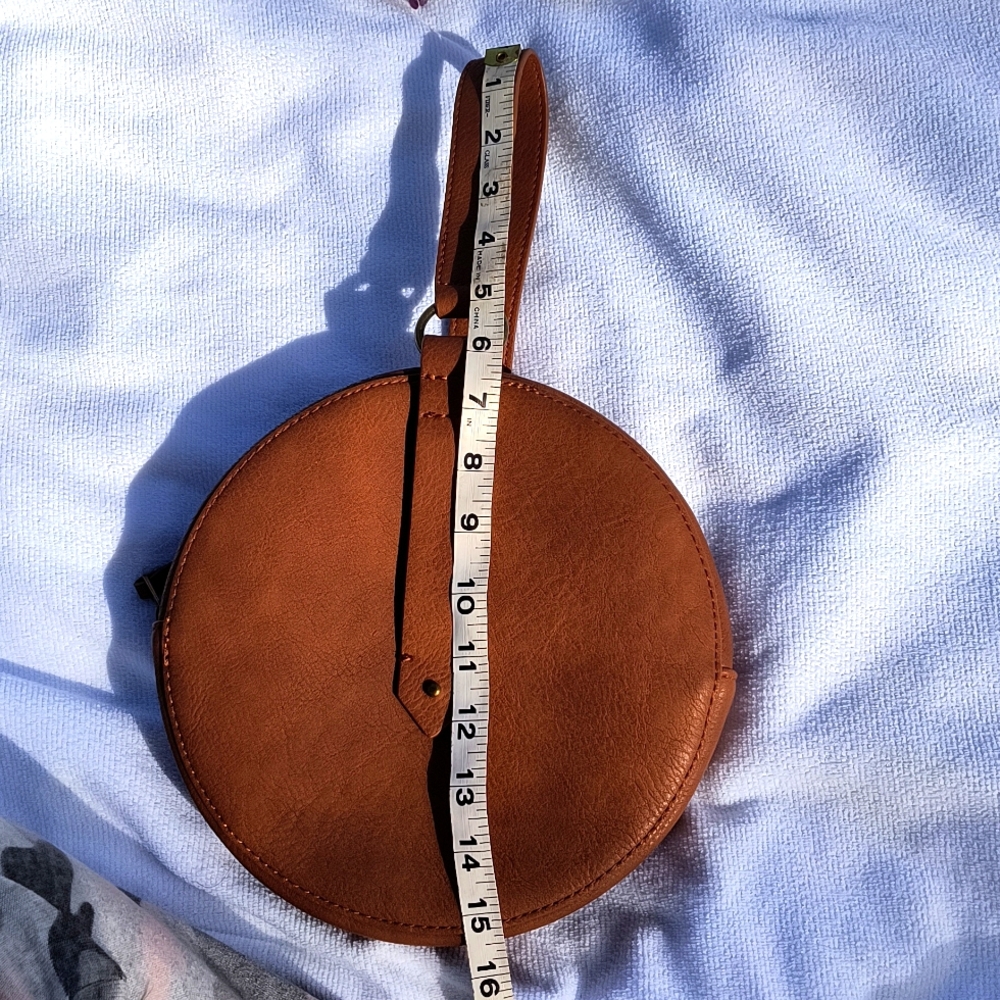 Universal Thread Circle Bag Nwot - image 6